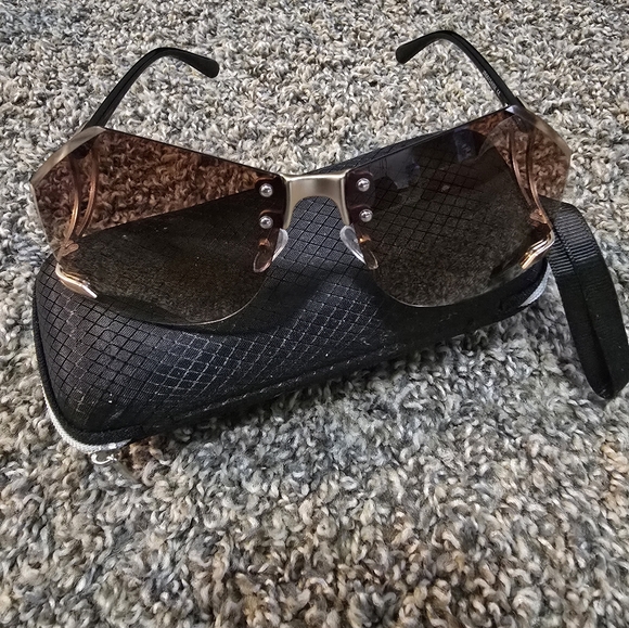 Stylish Brown Sunglasses with Black Case - Picture 1 of 6